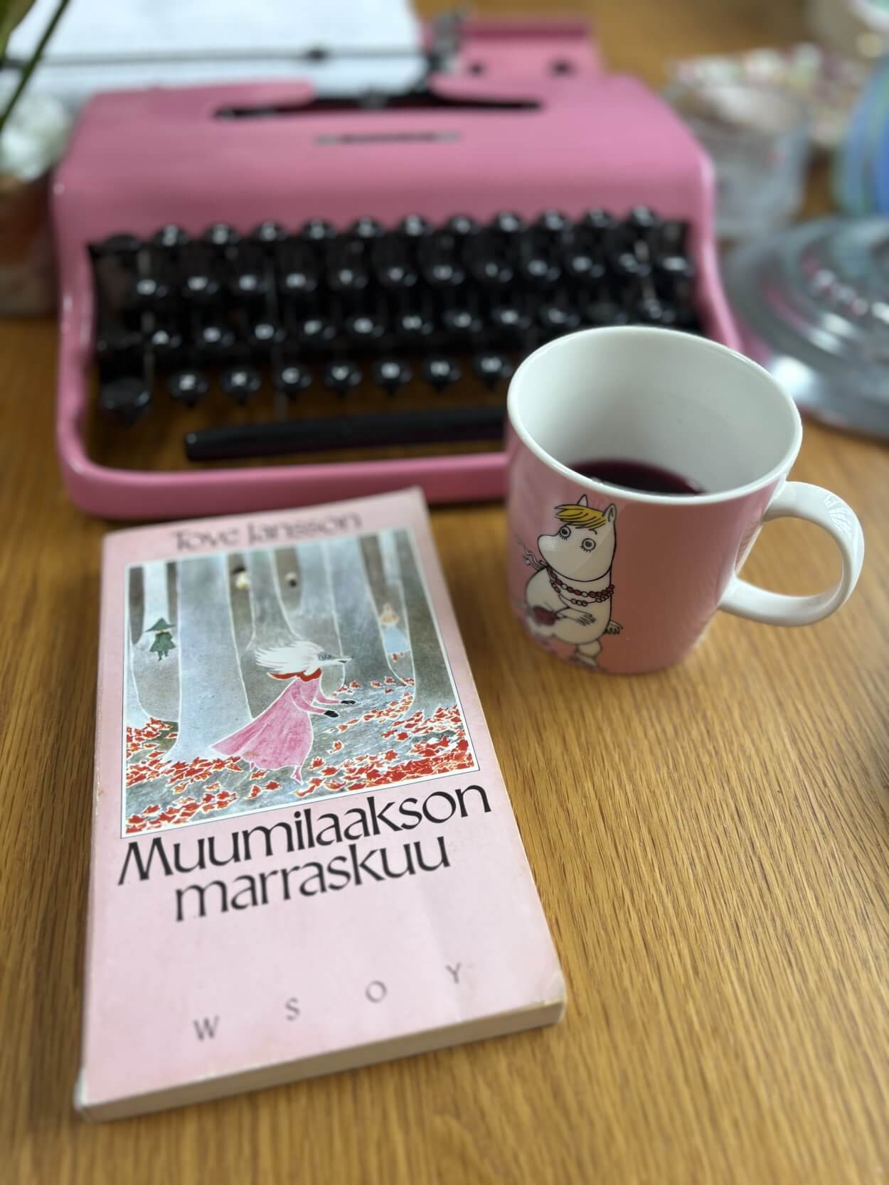 Muumilaakson marraskuu (Moominvalley in November) by Tove Jansson